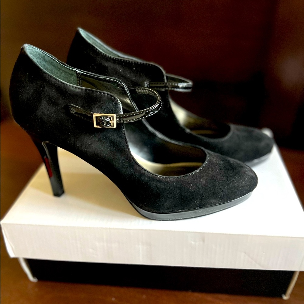 Alfani “Syssy” suede Mary Jane heels Size 8M